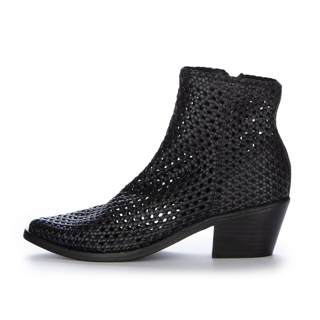 261-303-19-CHW\BLA  NERO